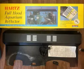 Hartz 032700846244 Vintage Full Hood Aquarium Reflector Light 15 20 Gallon High 24 Inch Long 0256
